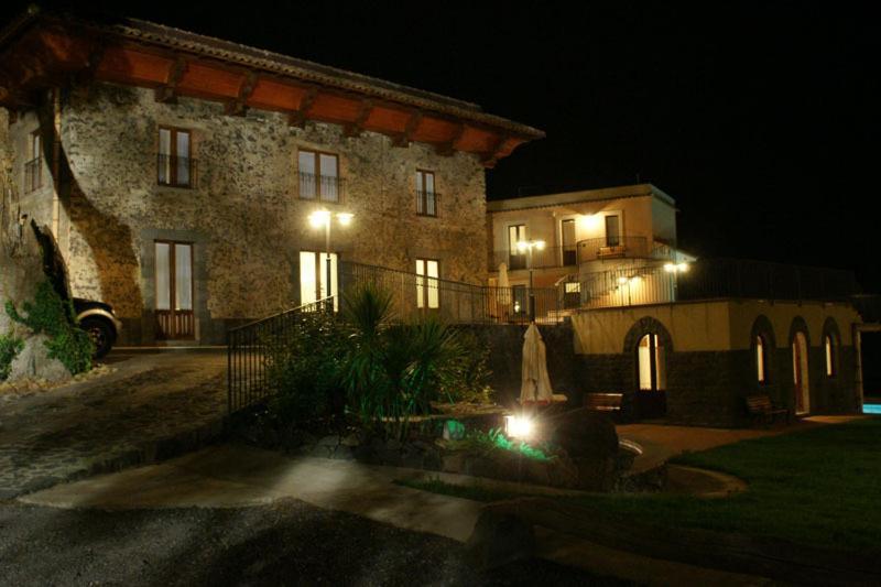 Hostal Antico Borgo Petralia Zafferana Etnea Exterior foto