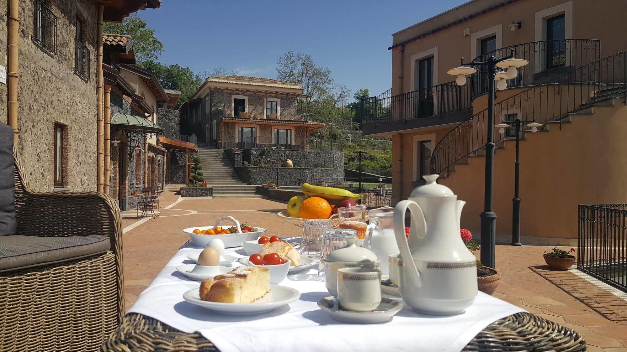 Hostal Antico Borgo Petralia Zafferana Etnea Exterior foto