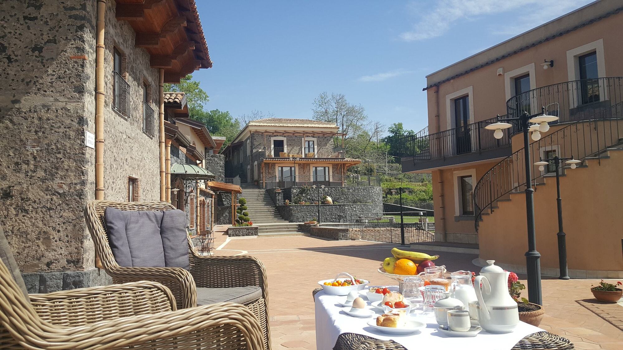Hostal Antico Borgo Petralia Zafferana Etnea Exterior foto